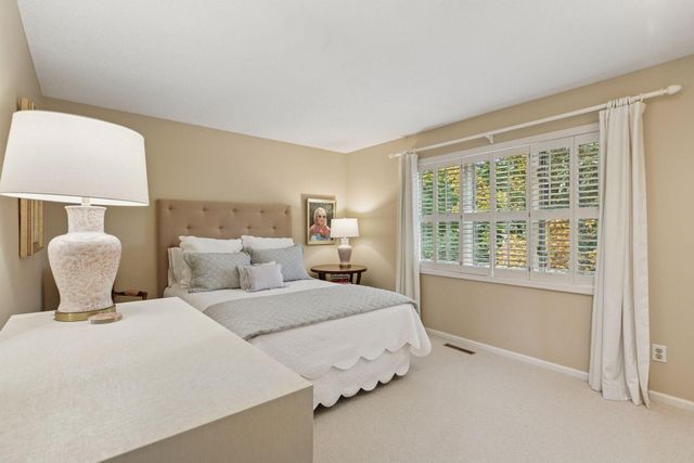 10500 Niblick Lane, Eden Prairie, MN 55347