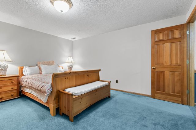 10500 Niblick Lane, Eden Prairie, MN 55347