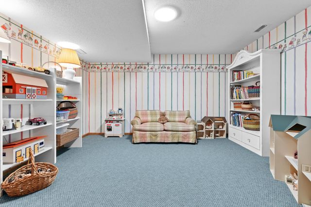 10500 Niblick Lane, Eden Prairie, MN 55347