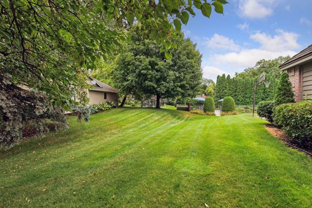 10500 Niblick Lane, Eden Prairie, MN 55347
