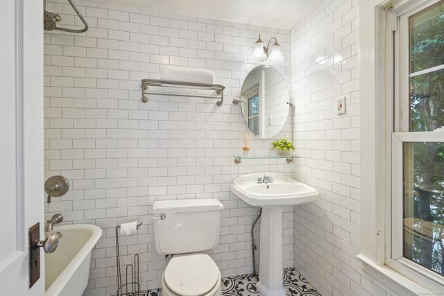 15 Mathews Street, Stamford, CT 06902