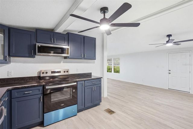 403 ACORN CIRCLE, Fruitland Park, FL 34731