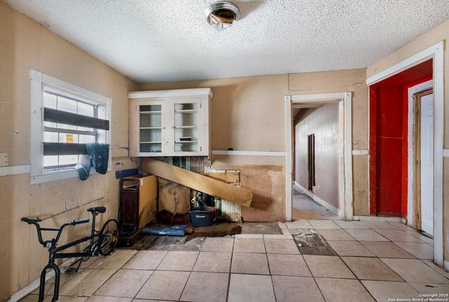 2925 W Commerce St, San Antonio, TX 78207