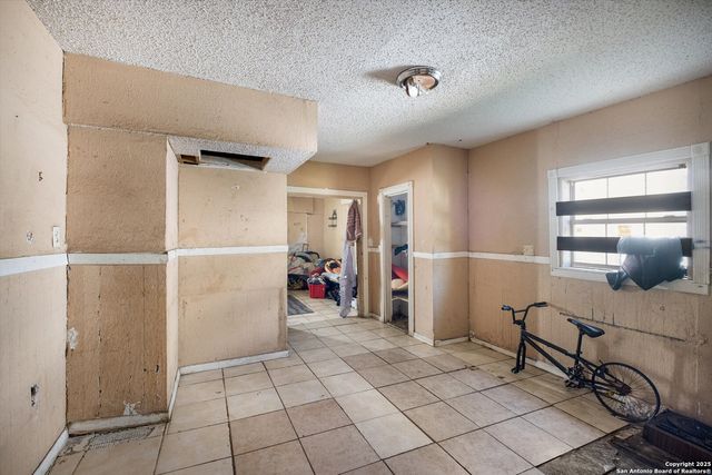 2925 W Commerce St, San Antonio, TX 78207