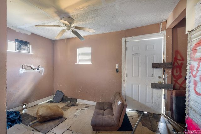 2925 W Commerce St, San Antonio, TX 78207