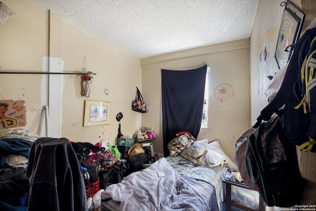 2925 W Commerce St, San Antonio, TX 78207