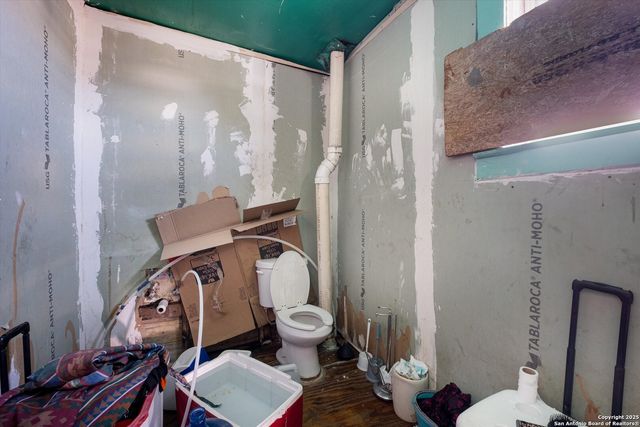 2925 W Commerce St, San Antonio, TX 78207