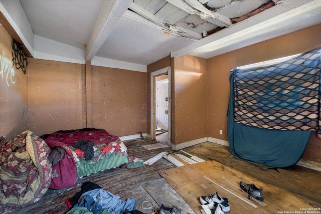 2925 W Commerce St, San Antonio, TX 78207