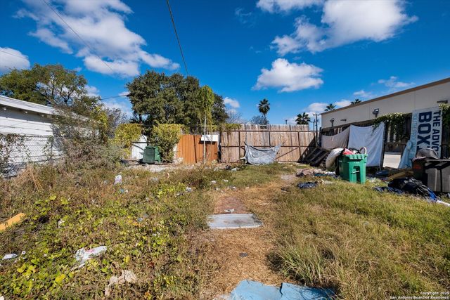 2925 W Commerce St, San Antonio, TX 78207
