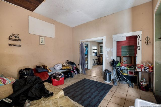 2925 W Commerce St, San Antonio, TX 78207