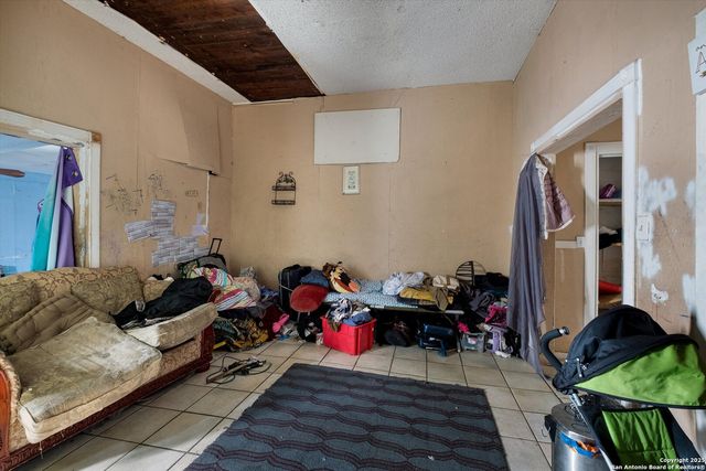 2925 W Commerce St, San Antonio, TX 78207