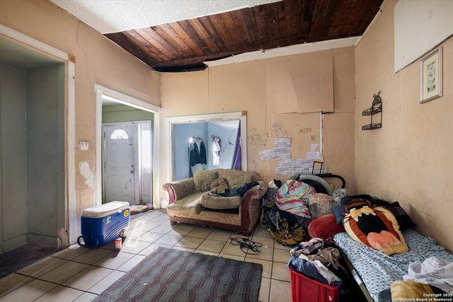 2925 W Commerce St, San Antonio, TX 78207