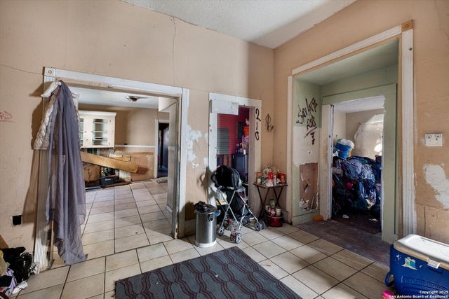 2925 W Commerce St, San Antonio, TX 78207