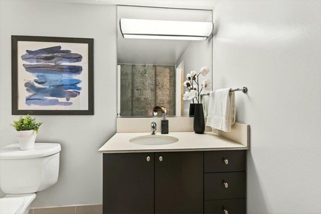 311 Oak St 520, Oakland, CA 94607