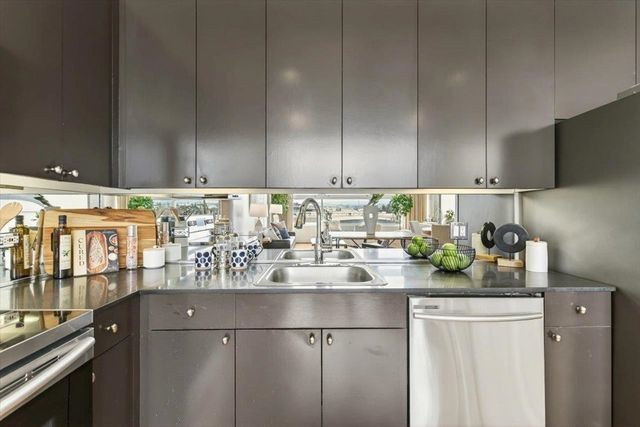 311 Oak St 520, Oakland, CA 94607