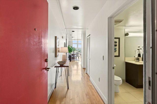 311 Oak St 520, Oakland, CA 94607