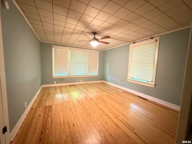 1312 W SYCAMORE Street, Carbondale, IL 62901