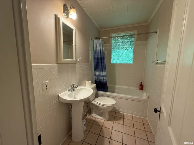 1312 W SYCAMORE Street, Carbondale, IL 62901