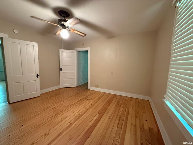 1312 W SYCAMORE Street, Carbondale, IL 62901