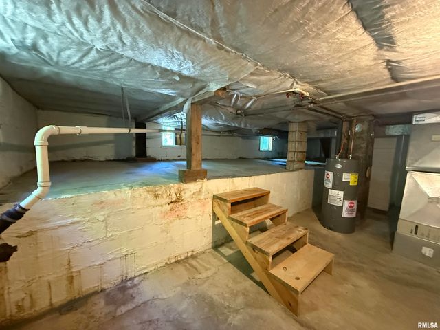 1312 W SYCAMORE Street, Carbondale, IL 62901