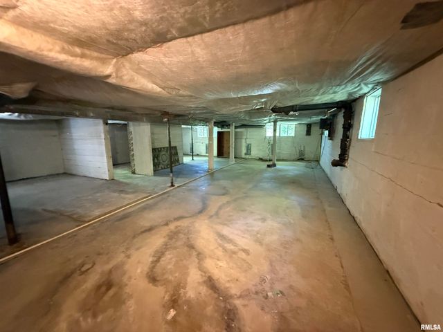 1312 W SYCAMORE Street, Carbondale, IL 62901