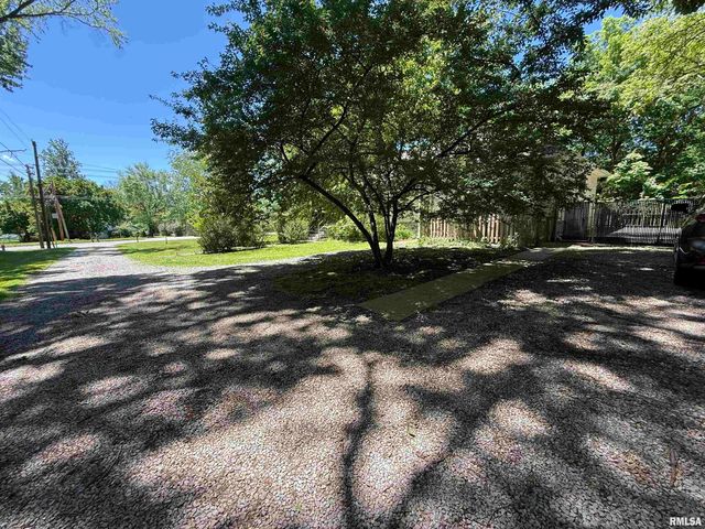 1312 W SYCAMORE Street, Carbondale, IL 62901