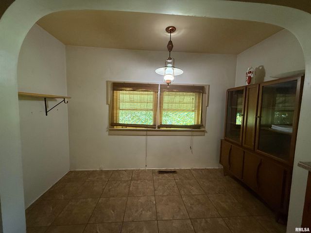 1312 W SYCAMORE Street, Carbondale, IL 62901