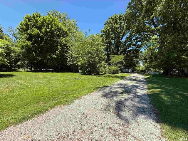 1312 W SYCAMORE Street, Carbondale, IL 62901