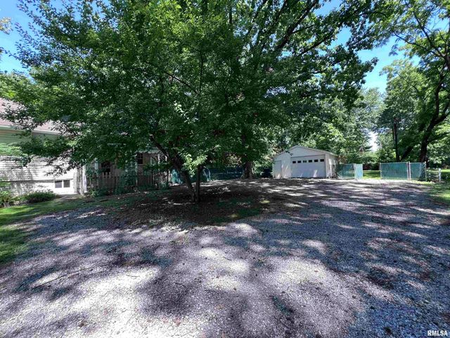 1312 W SYCAMORE Street, Carbondale, IL 62901