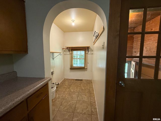 1312 W SYCAMORE Street, Carbondale, IL 62901