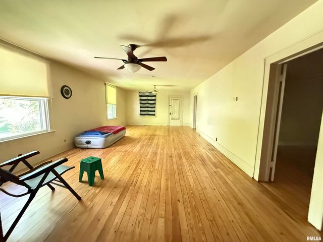 1312 W SYCAMORE Street, Carbondale, IL 62901