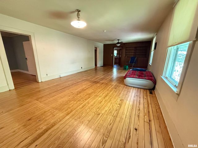 1312 W SYCAMORE Street, Carbondale, IL 62901