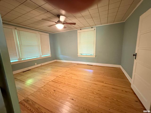 1312 W SYCAMORE Street, Carbondale, IL 62901