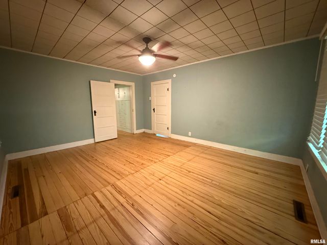 1312 W SYCAMORE Street, Carbondale, IL 62901