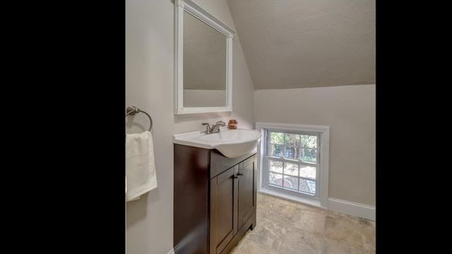 2 C St, Douglas, MA 01516