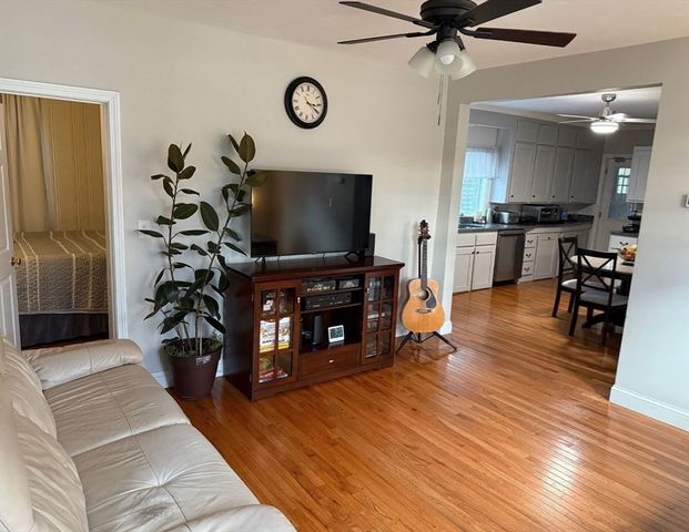 2 C St, Douglas, MA 01516