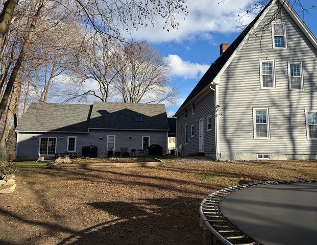 2 C St, Douglas, MA 01516