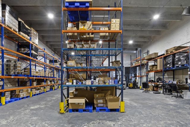 10840 NW 27th St, Doral, FL 33172