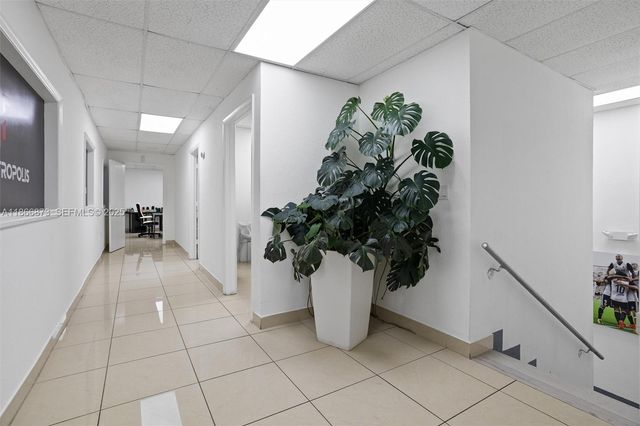 10840 NW 27th St, Doral, FL 33172