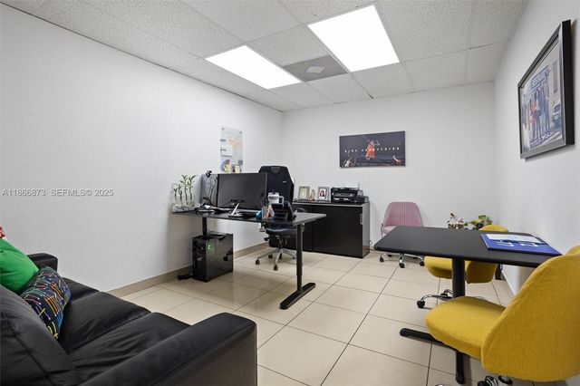 10840 NW 27th St, Doral, FL 33172