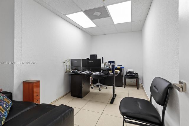 10840 NW 27th St, Doral, FL 33172