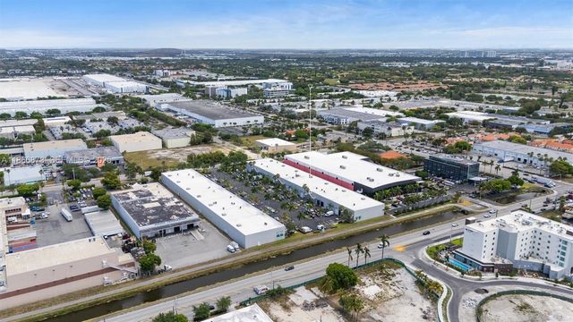 10840 NW 27th St, Doral, FL 33172