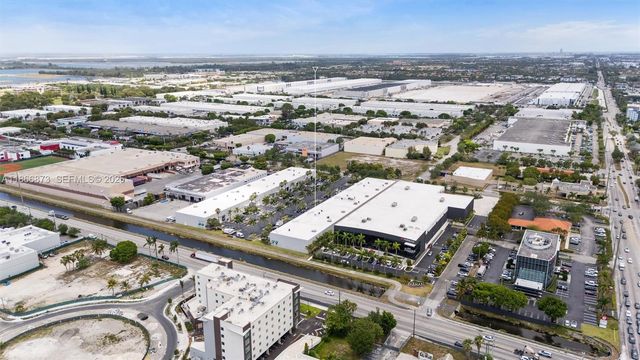 10840 NW 27th St, Doral, FL 33172