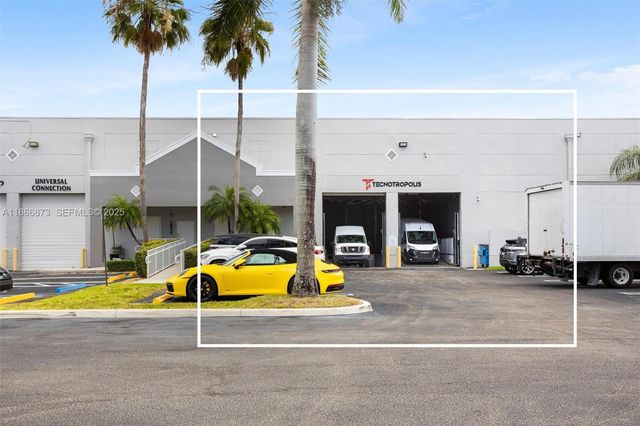 10840 NW 27th St, Doral, FL 33172