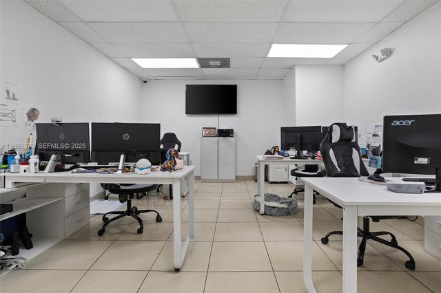 10840 NW 27th St, Doral, FL 33172