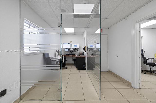 10840 NW 27th St, Doral, FL 33172