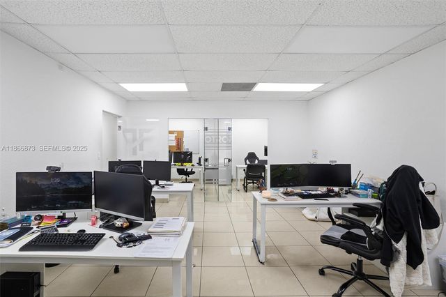 10840 NW 27th St, Doral, FL 33172