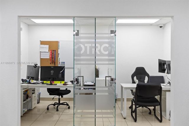 10840 NW 27th St, Doral, FL 33172