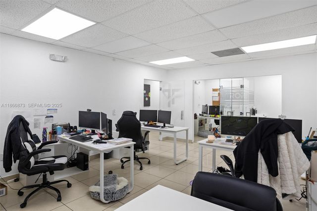 10840 NW 27th St, Doral, FL 33172