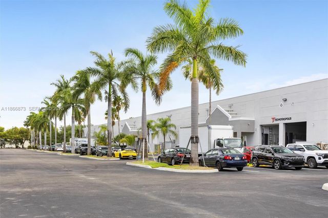 10840 NW 27th St, Doral, FL 33172